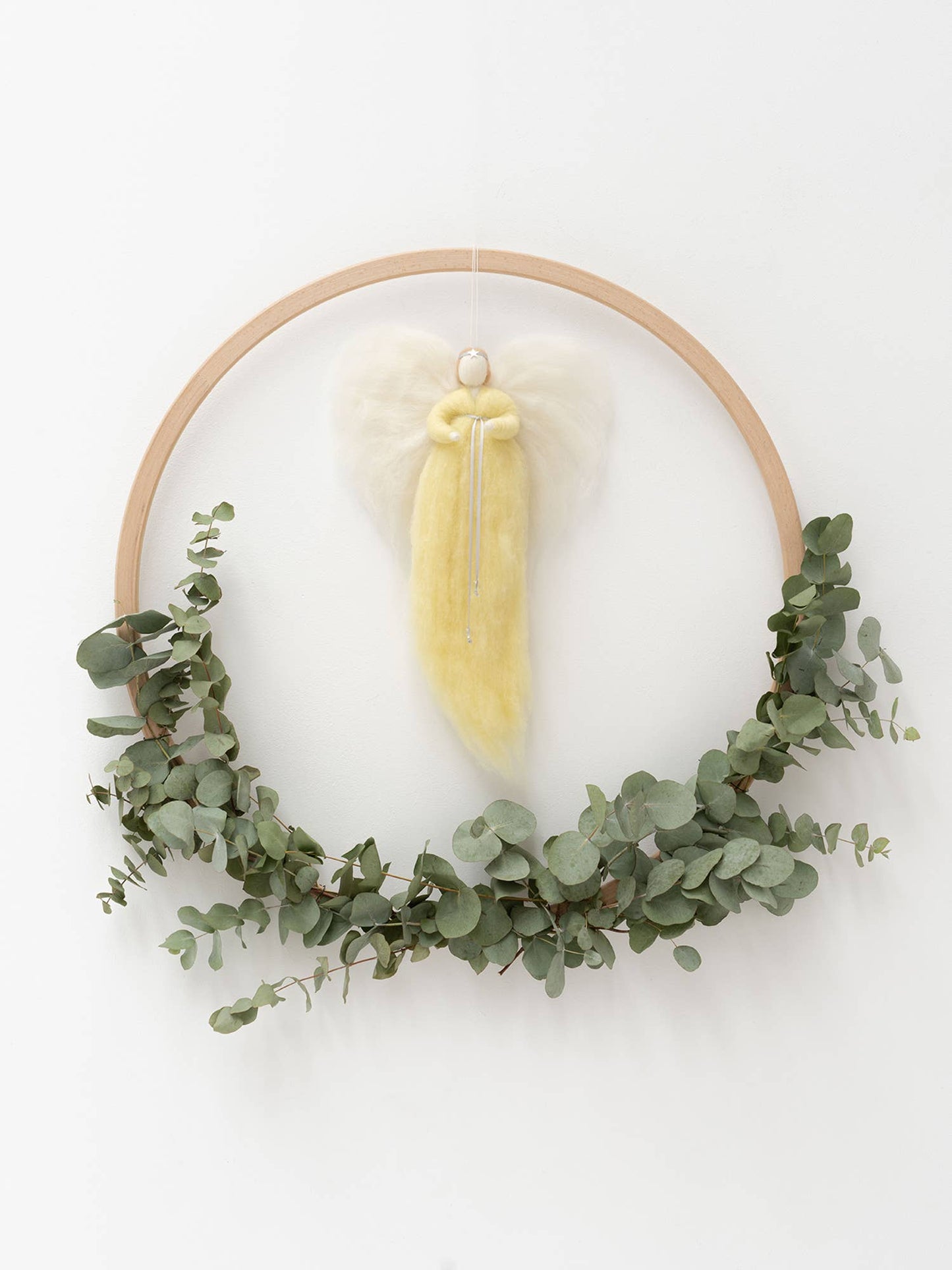 Ange IRINI en laine jaune dans un coffret cadeau de luxe