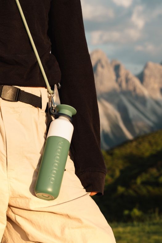 Dopper Insulated thermosfles 350 ml Pine Green - originele sfeerfoto