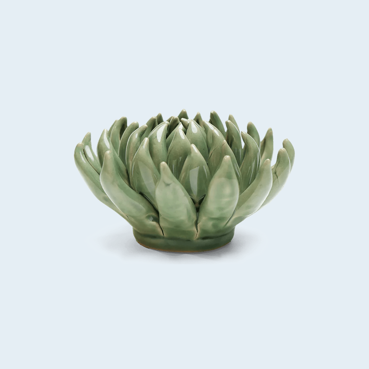 Chive Jade Green Succulent - keramische wandbloem, zijaanzicht op pastelachtergrond