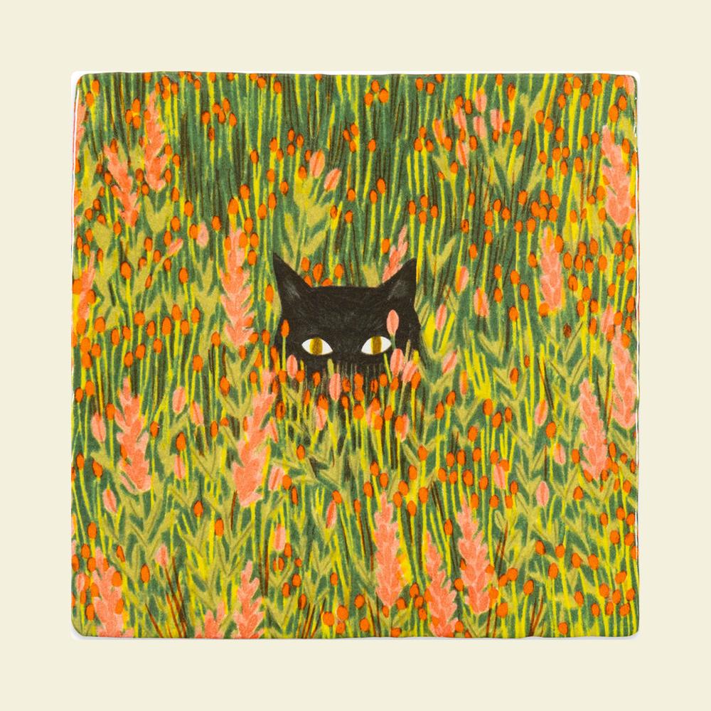 StoryTiles tegel Hide & seek – 10 × 10 cm op een egale pastelachtergrond