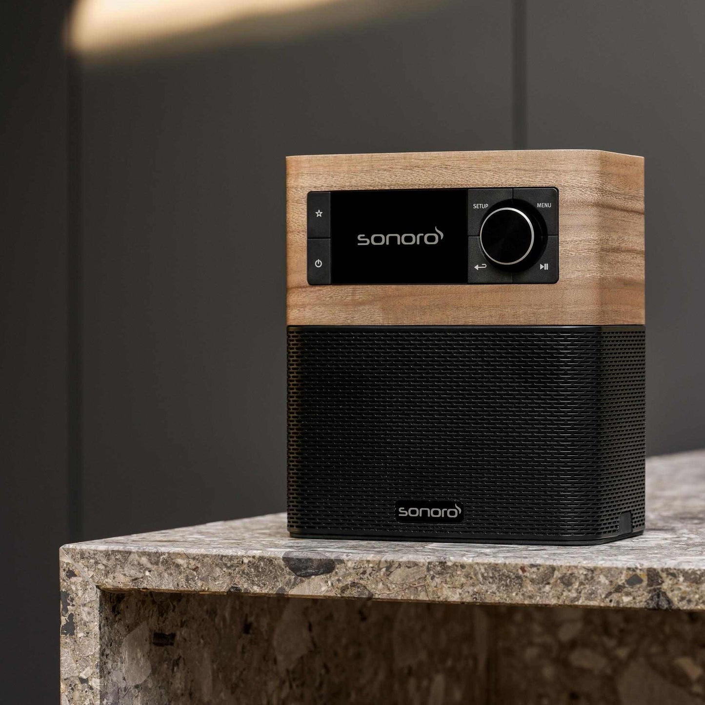 Sonoro STREAM in walnoot decor met zwarte voorzijde