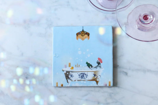 StoryTiles Badderen tegel op een marmeren tafel