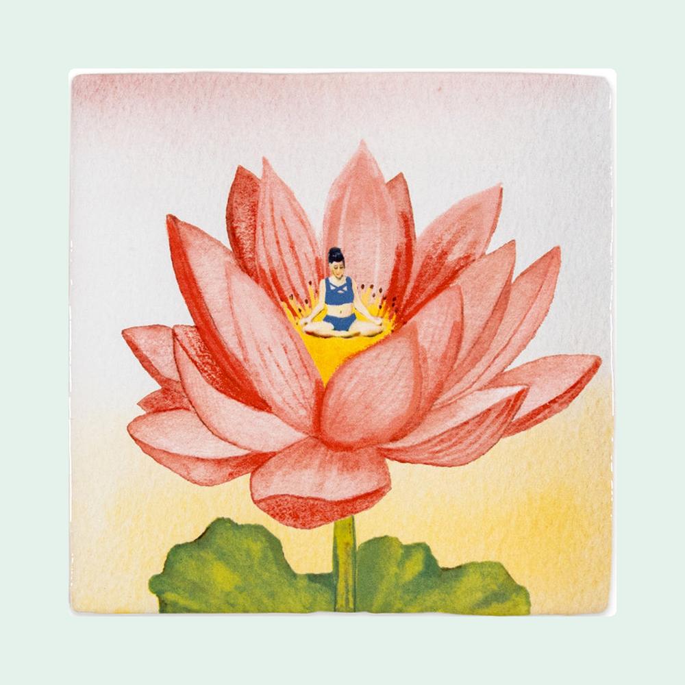 StoryTiles Inner peace – keramische tegel 10x10 cm op een egale pastelachtergrond