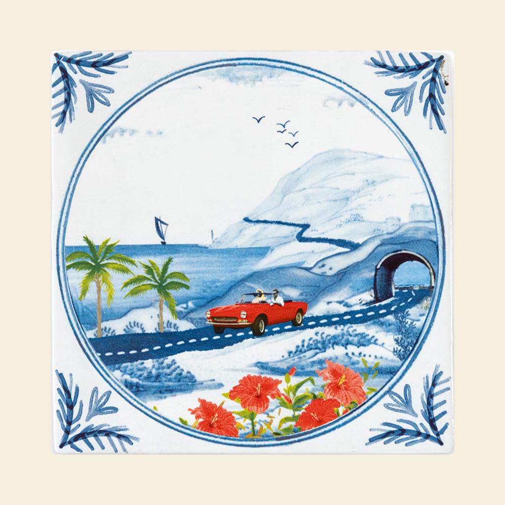 StoryTiles Sunny road trip – keramische tegel 10x10 cm op een egale pastelachtergrond