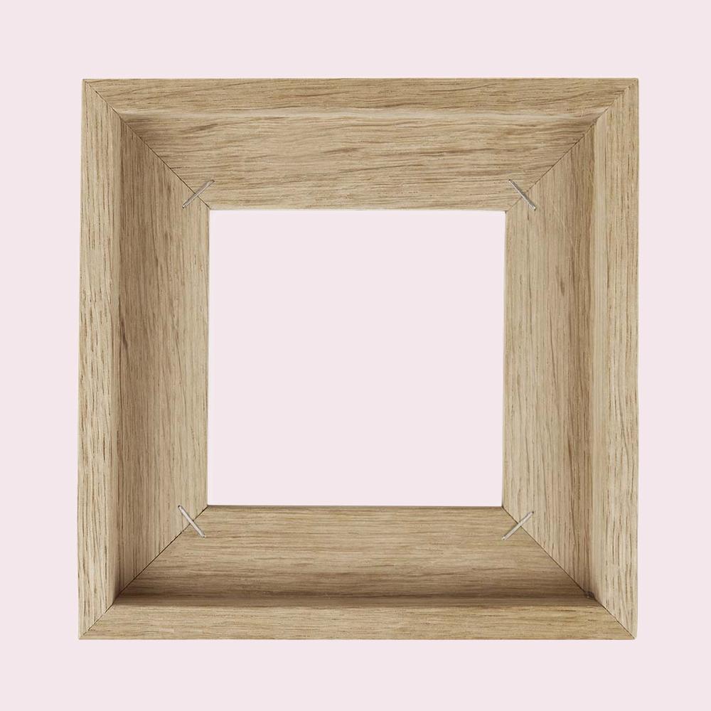 StoryTiles lijst S – eikenhout voor tegel 10x10 cm op een egale pastelachtergrond