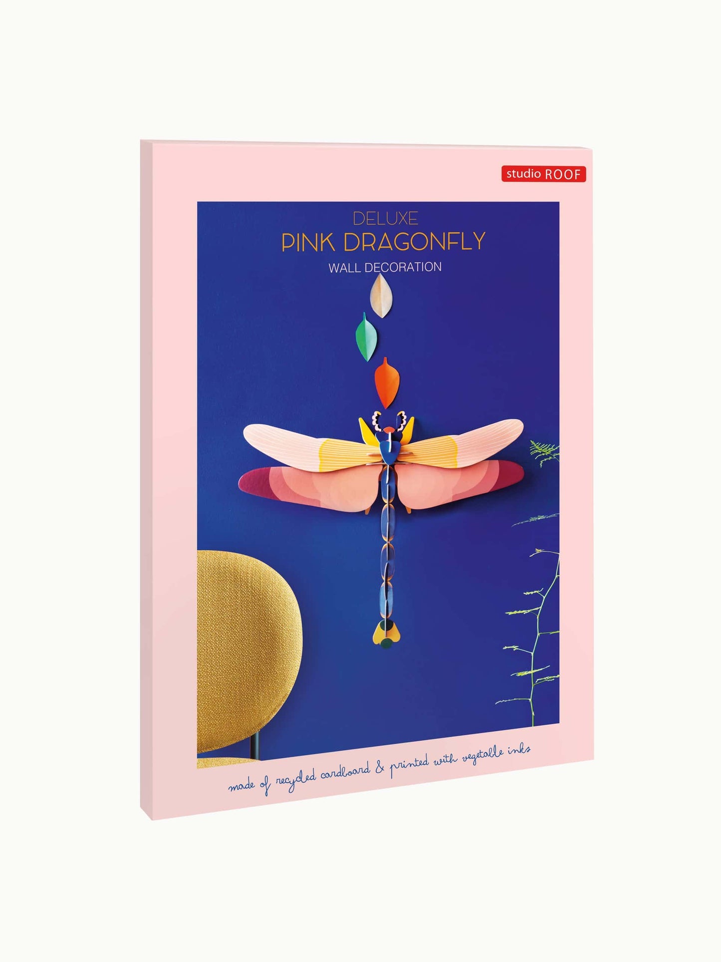 Studio ROOF Deluxe Pink Dragonfly aan de wand