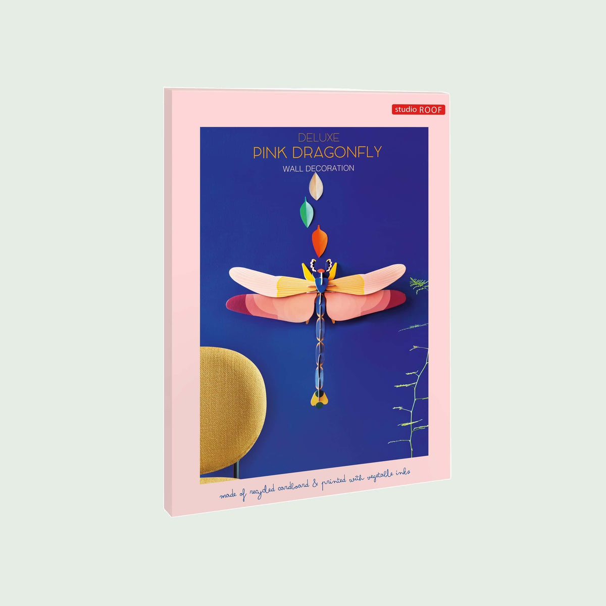 Studio ROOF Deluxe Pink Dragonfly aan de wand