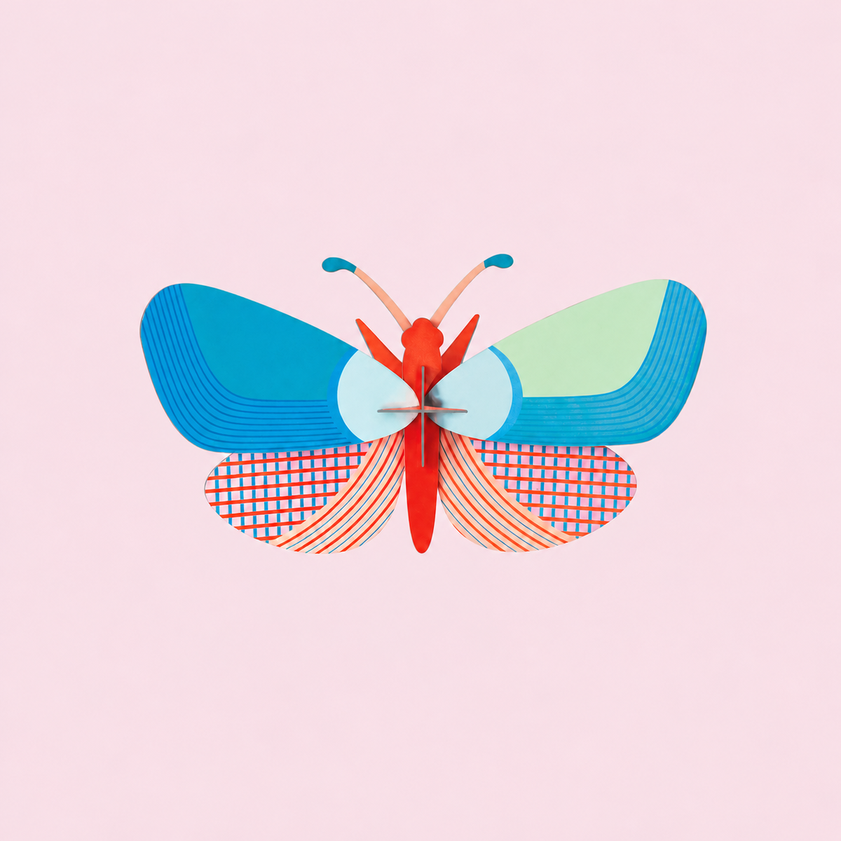 Studio ROOF Lily Butterfly - productfoto op pastelachtergrond - vierkant met ruimte rondom