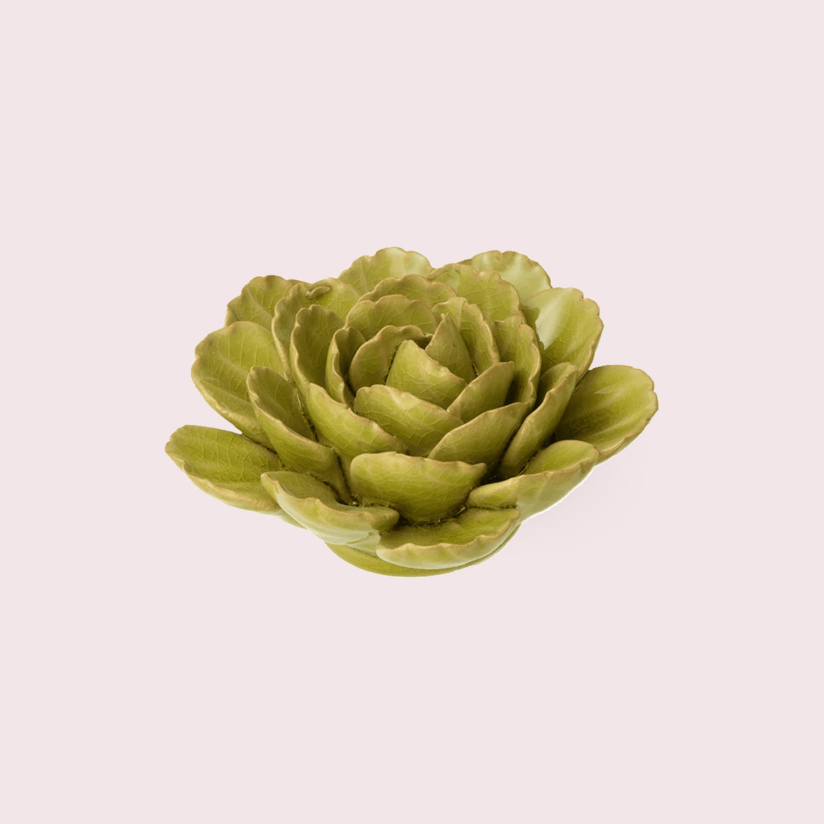 Chive Peridot Keiko Peony - keramische wandbloem, zijaanzicht op pastelachtergrond