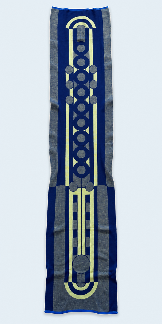 Wolvis Gunta maxi matcha – blauwe zijde, vrijstaand op wit
