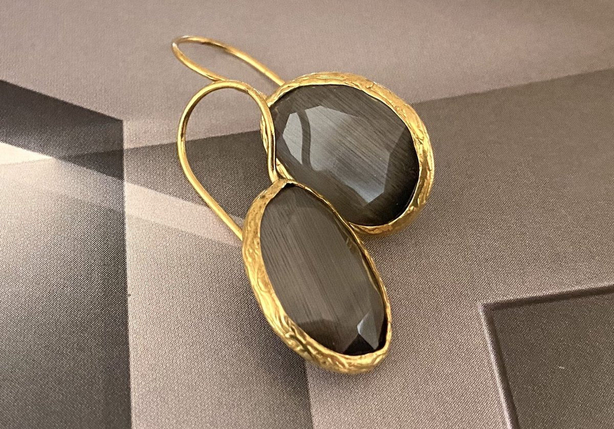Chic Le Freak Cateye oorbellen - grijs in grijs