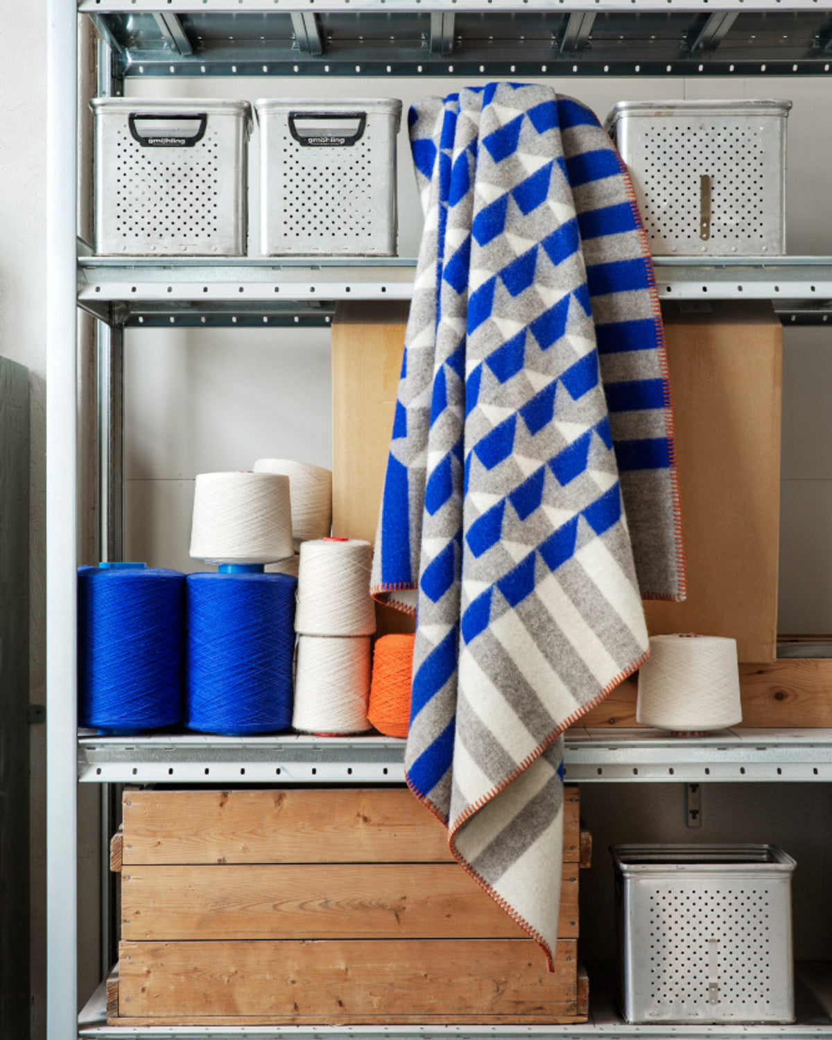 Kvam Blue Throw 200 x 135