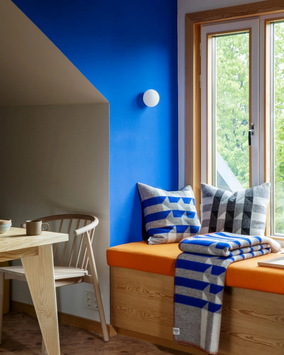 Kvam Blue Throw 200 x 135