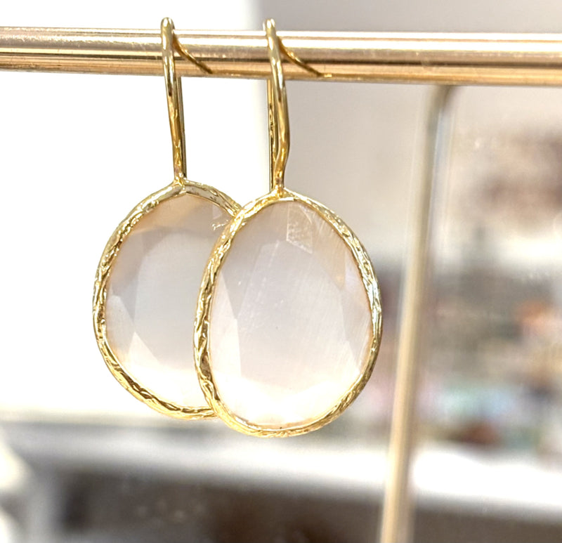 Chic Le Freak Cateye oorbellen - wit