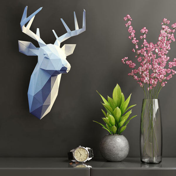Volka hertenkop wit - 3D papercraft bouwpakket - sfeerfoto opgebouwd model