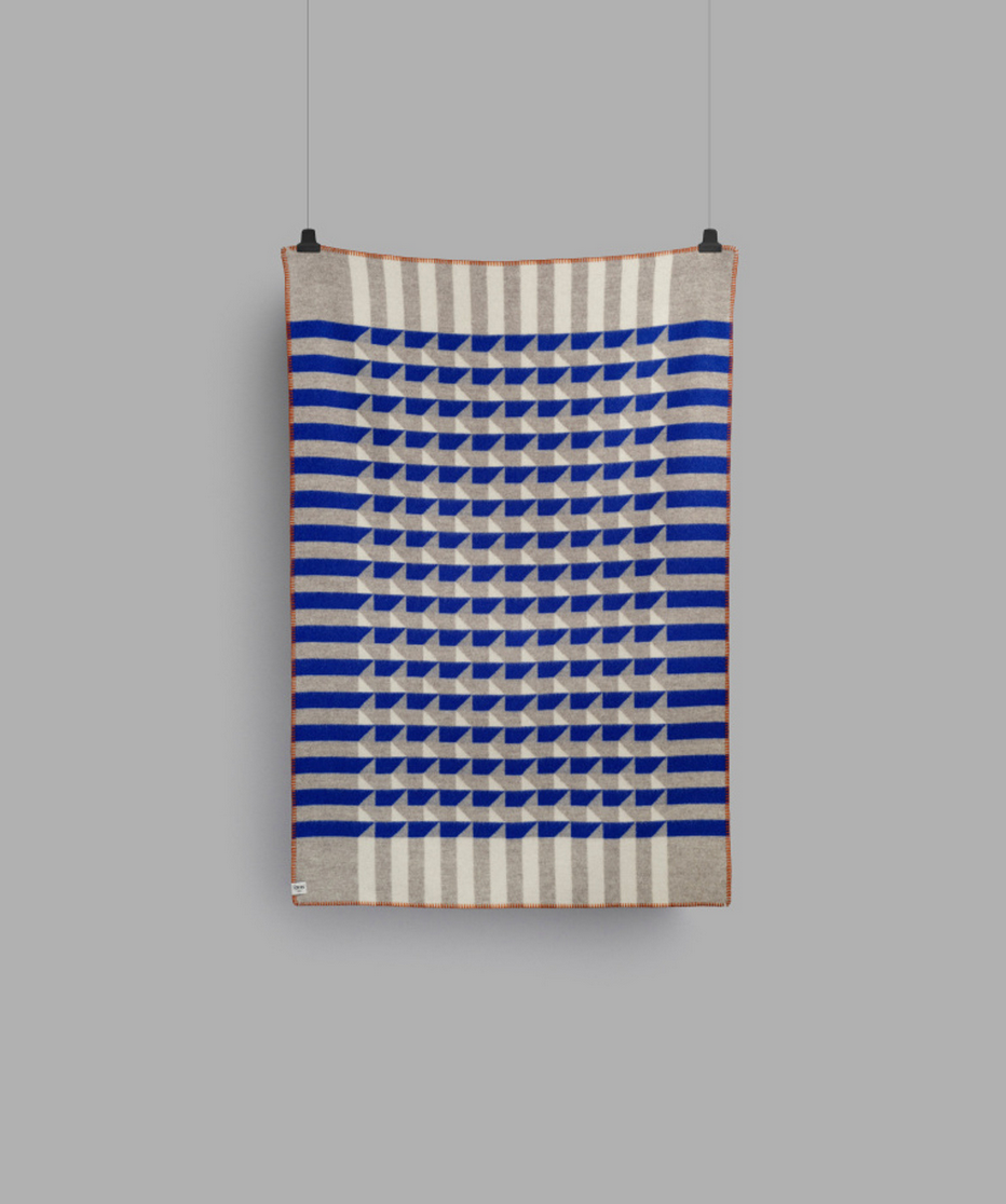 Kvam Blue Throw 200 x 135