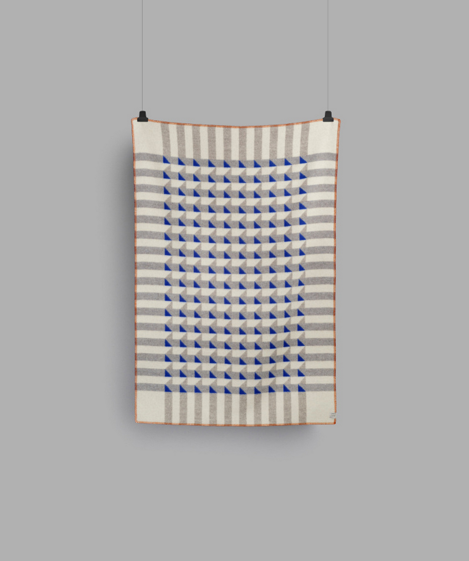 Kvam Blue Throw 200 x 135