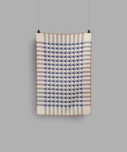 Kvam Blue Throw 200 x 135
