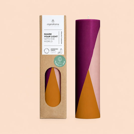 Originalhome Pillar Diagonal Tall Earthy Plum - productfoto op pastelachtergrond