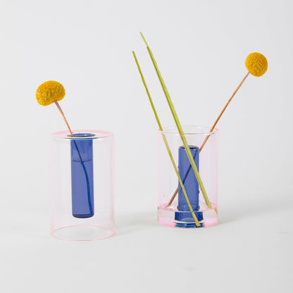 Block Design Reversible vaas klein roze/marineblauw van borosilicaatglas, in beide standen