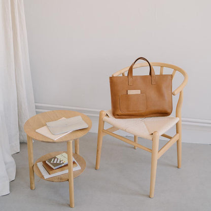 Detail van Keecie Elephant Joke shopper in cognackleurig leer
