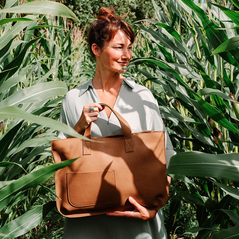 Keecie Elephant Joke shopper in Cognac used look gedragen