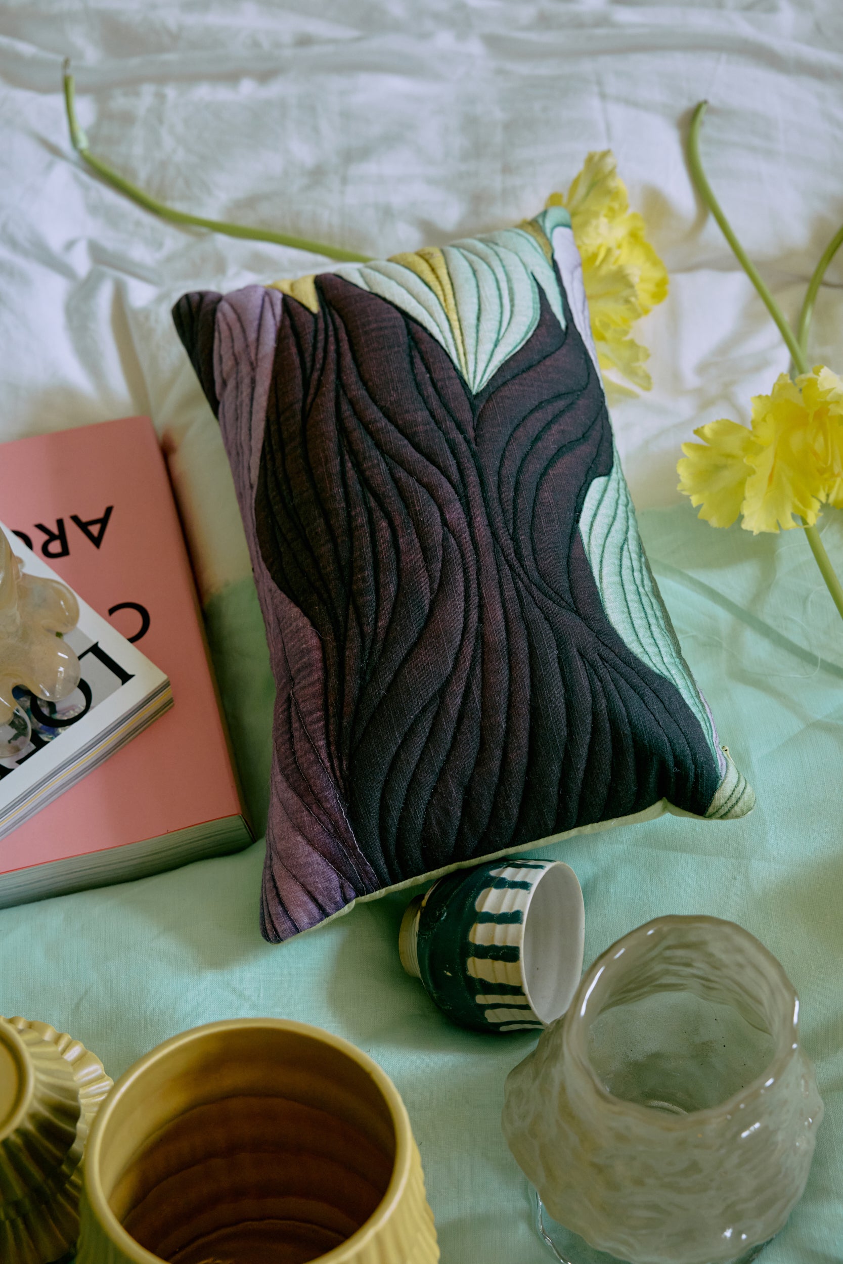 Artist ceramics koffiekopjes van HKLIVING in een sfeervol interieur