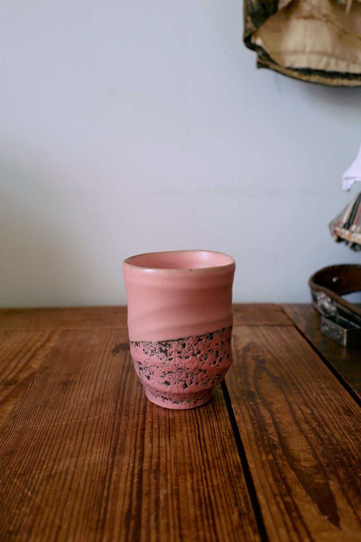 HKLIVING Artist ceramics koffiemokken – set van 4 – sfeerfoto