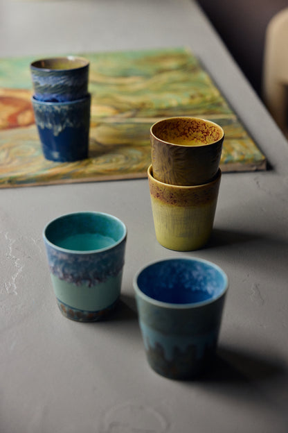 HKLIVING 70s Ceramics Van Gogh koffiemokken Sunflowers – set van 2 – sfeerfoto