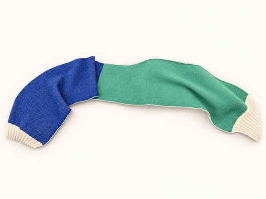 La Femme Garniture Paco shawl in kobaltblauw en groen met ecru uiteinden