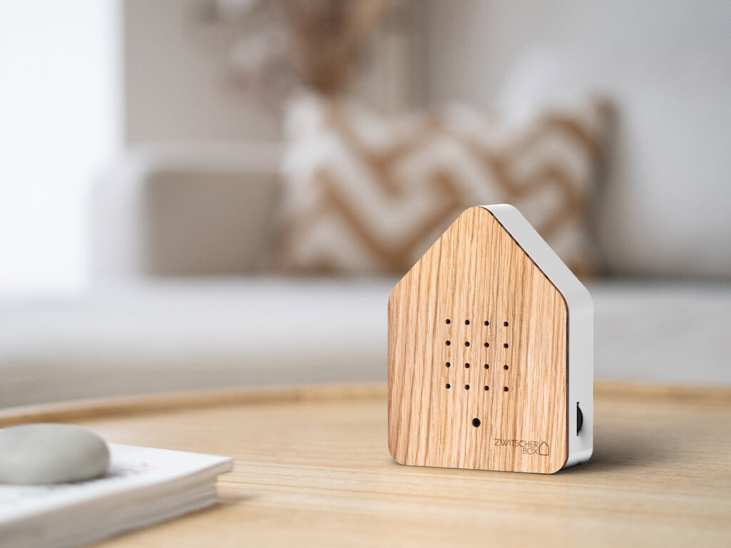 Zwitscherbox Oak met eikenhouten front in een interieur