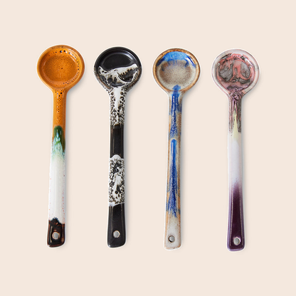 HKliving 70s Ceramics lepeltjes M Force – set van 4 tegen een zachte pastelachtergrond (perzik)