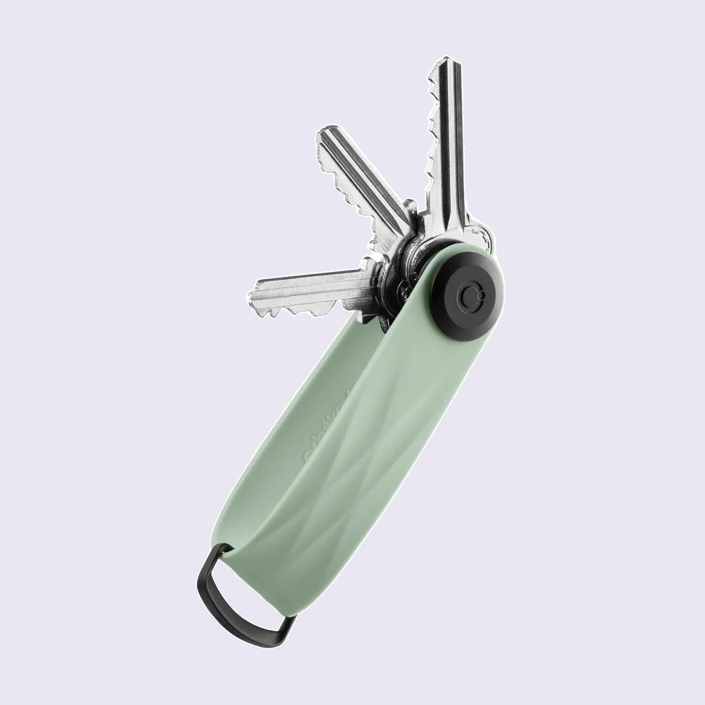Active Mist Elastomeer 2.0 tegen een zachte pastelachtergrond (lila)