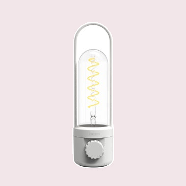 COIL - Buitenlamp, Wit tegen een zachte pastelachtergrond (poederroze)