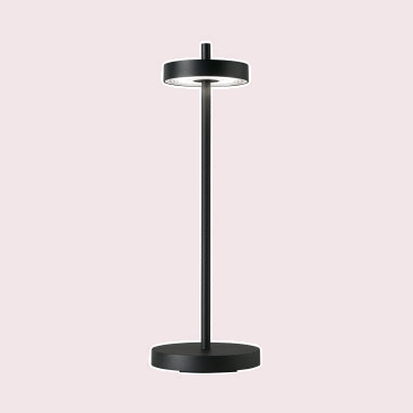 ESSENCE - Buitenlamp, zwart tegen een zachte pastelachtergrond (poederroze)