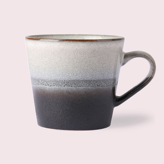 HKLIVING 70s Ceramics cappuccinomok Rock tegen een zachte pastelachtergrond (poederroze)