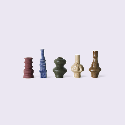 HKLiving 70s Ceramics kleine vazen Palette – set van 5 tegen een zachte pastelachtergrond (lila)