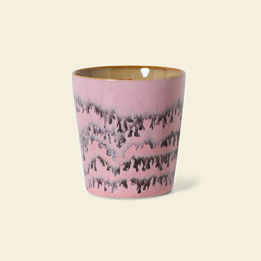 HKLIVING 70s Ceramics koffiemok Bubble tegen een zachte pastelachtergrond (botergeel)