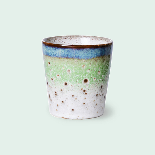 HKLiving 70s Ceramics koffiemok Comet tegen een zachte pastelachtergrond (mint)