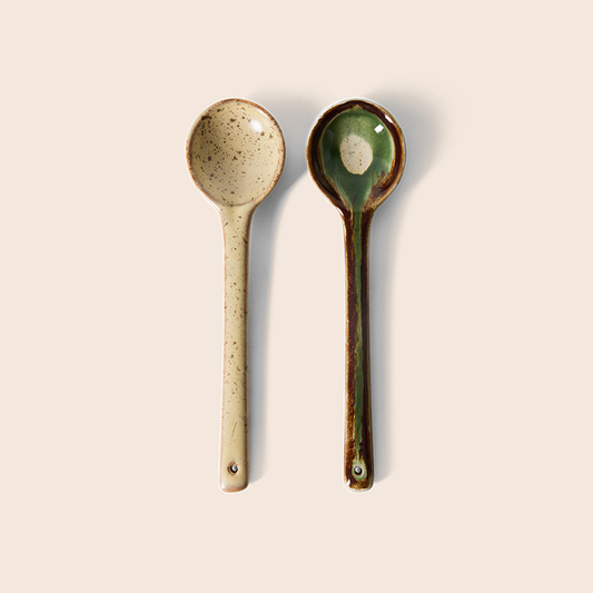 HKLiving 70s Ceramics serveerlepels Hills – set van 2 tegen een zachte pastelachtergrond (perzik)