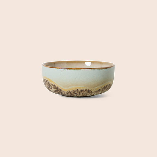 HKLIVING 70s Ceramics tapasschaaltje Shell tegen een zachte pastelachtergrond (perzik)