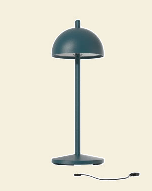 LUNA - Buitenlamp, oceaanblauw tegen een zachte pastelachtergrond (botergeel)