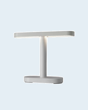MERIDIAN SMALL - Buitenlamp, Wit tegen een zachte pastelachtergrond (lichtblauw)