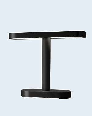 MERIDIAN SMALL - Buitenlamp, Zwart tegen een zachte pastelachtergrond (lichtblauw)
