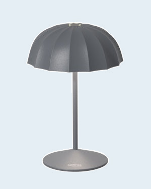 OMBRELLINO - Buitenlamp, Antraciet tegen een zachte pastelachtergrond (lichtblauw)