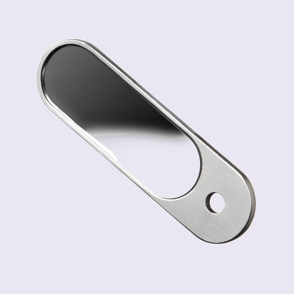 Orbitkey Nail File & Mirror tegen een zachte pastelachtergrond (lila)
