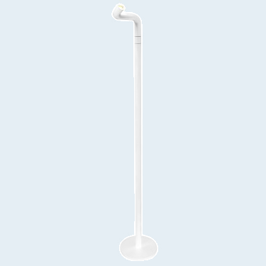 PIPE - Vloerlamp op batterijen, wit tegen een zachte pastelachtergrond (lichtblauw)