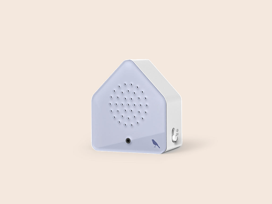 Relaxound Satellitebox Nightingale Classic tegen een zachte pastelachtergrond (perzik)