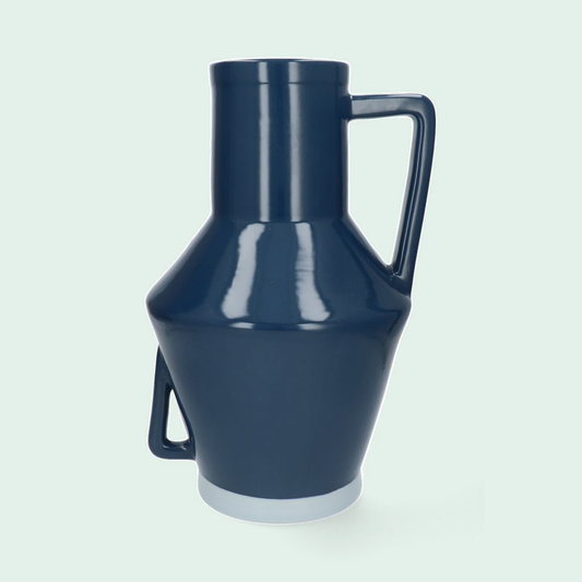 Return to Sender vaas met handvat 45 cm petrol tegen een zachte pastelachtergrond (mint)