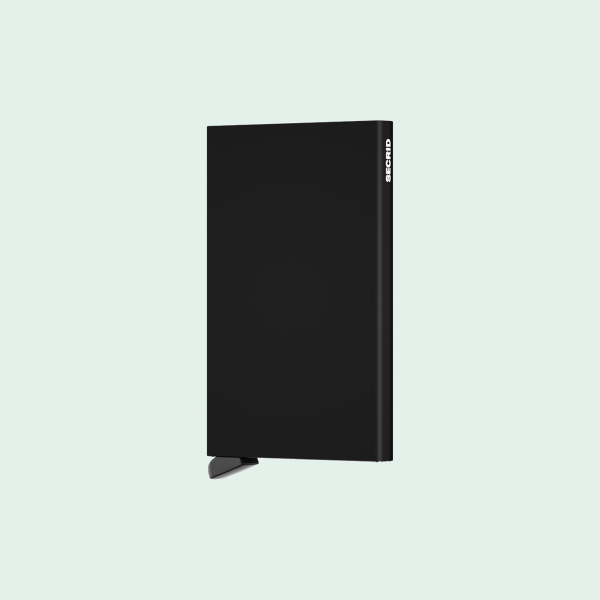 Secrid Cardprotector Black tegen een zachte pastelachtergrond (mint)